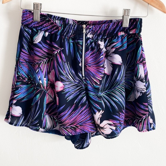 Dynamite Tropical Print Zipper Shorts – Size XS, Purple, Pink, Navy Blue - Picture 4 of 7